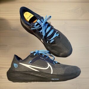 Nike Anthracite Tennessee Titans Zoom Pegasus 40 Running Shoe SZ M 10 W 11.5